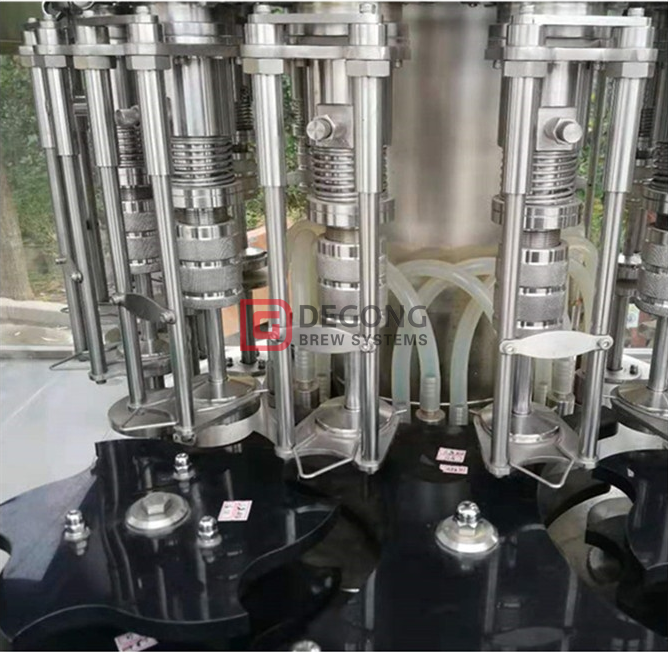 Machine de remplissage de bière pure complètement automatique / machine de remplissage de bière en Chine