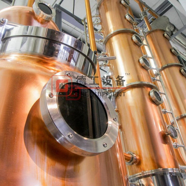Distillateur de distillerie de cuivre rouge clé en main 1000L pour vodka, gin, whisky, brandy, rhum
